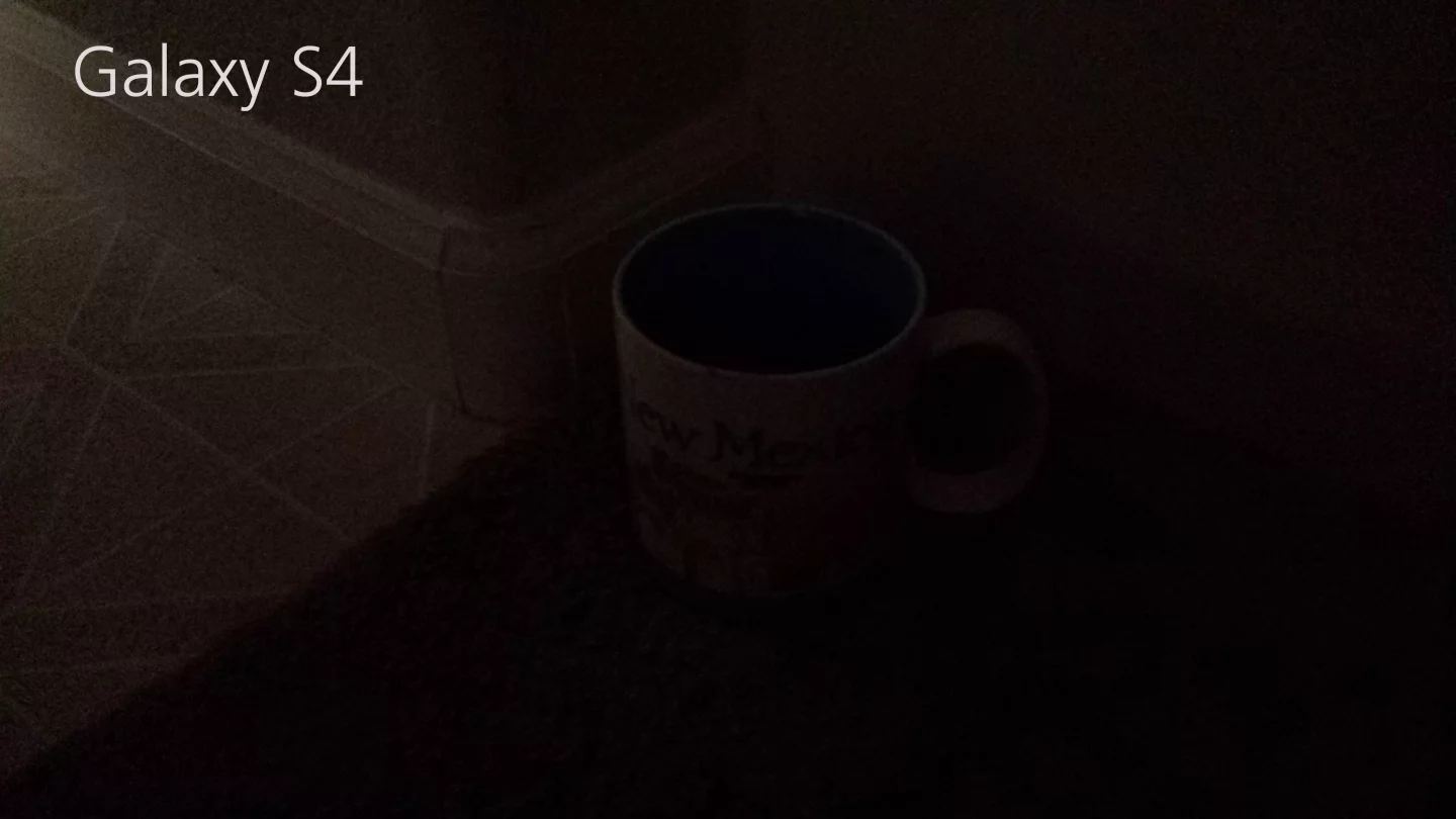 Galaxy S4: dark room without flash