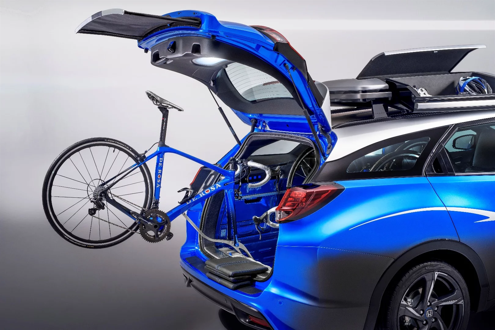 Perform maintenance under the tailgate, carry the bike inside