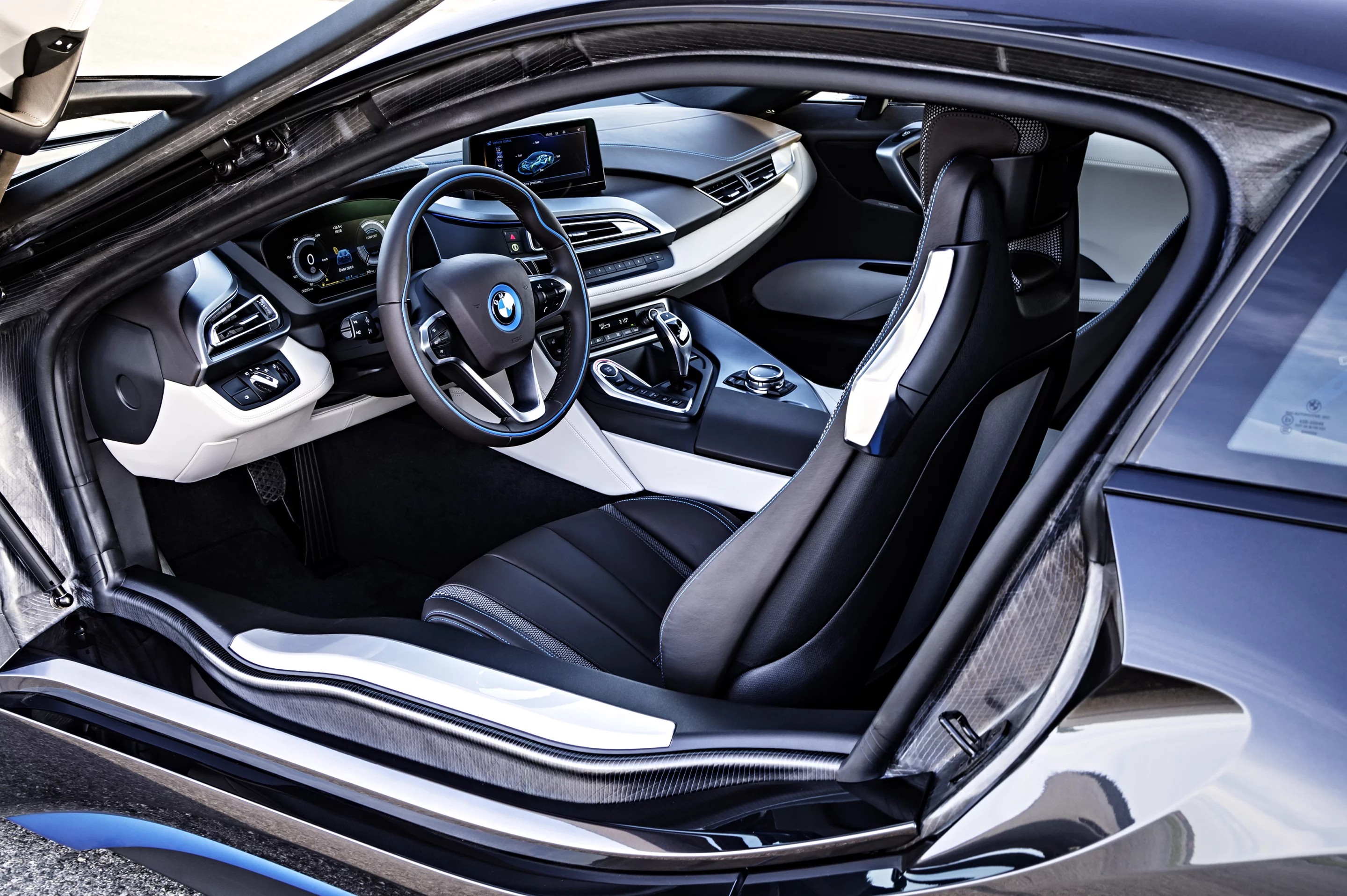 The BMW i8 - interior