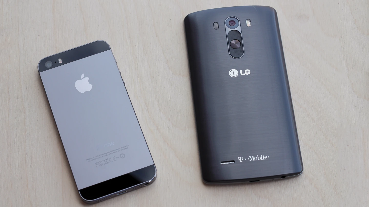 It's aluminum vs. faux brushed metal (Photo: Will Shanklin/Gizmag.com)