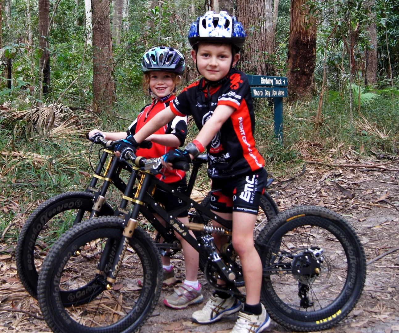 The Mad 6 is designed specifically for riders aged 4 to 7 years (weighing under 55 lb/25 kg)