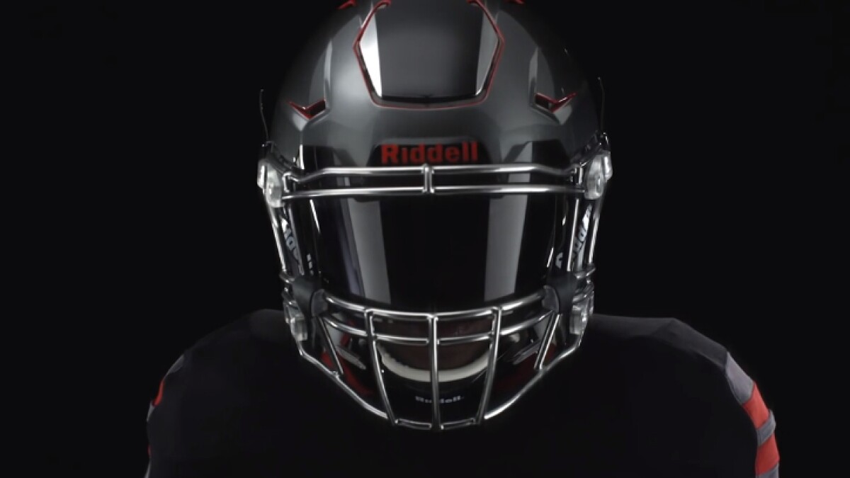 Riddell's Speedflex football helmet flexes to absorb the hits, image size:1200x675