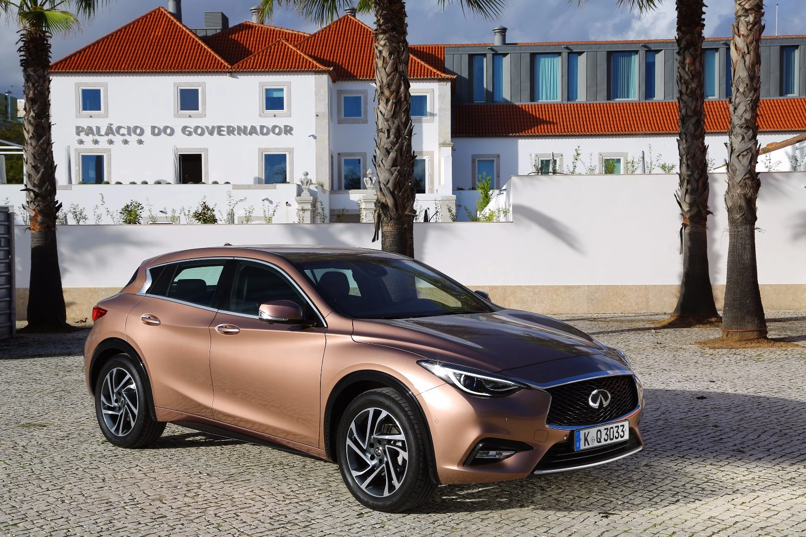 On the road, the 2018 Infiniti QX30 feels confident and quick