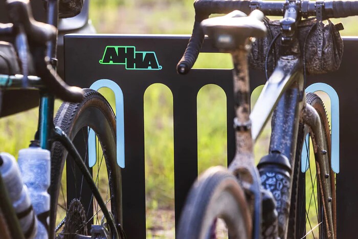 帶有藍色礫石自行車索環的烤麵包機 - 機架本身有黑色、紅色或白色可供選擇