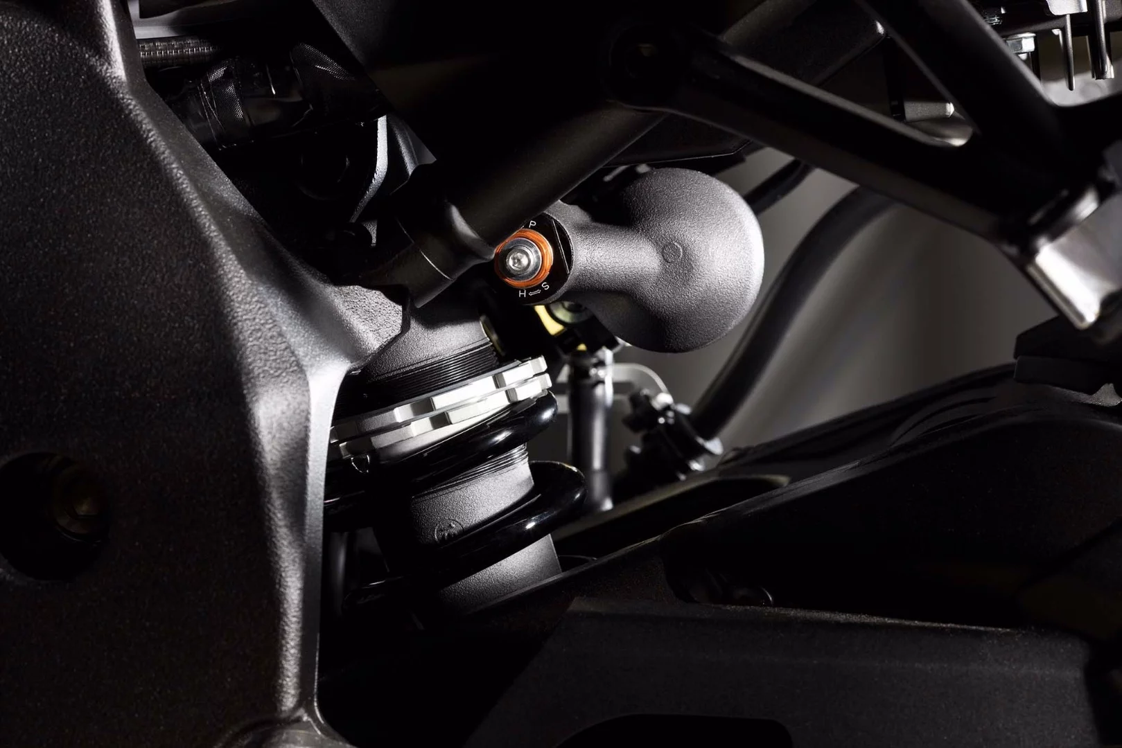 Yamaha MT-10: adjustable rear shock