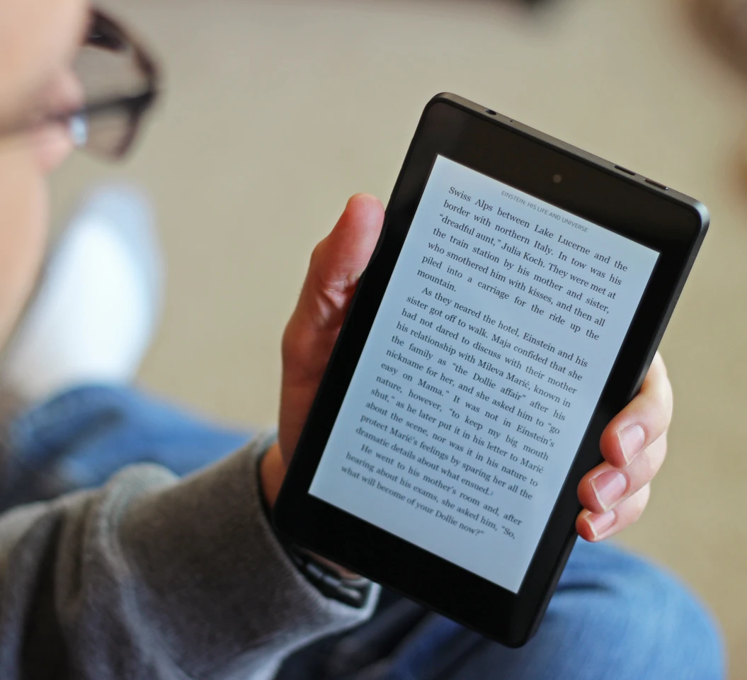 At $20 less than a Kindle Paperwhite, the Fire HD 6 makes for a good e-reader alternative (Photo: Will Shanklin/Gizmag.com)