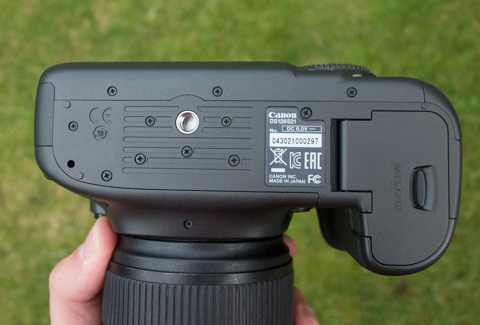 The Canon 5Ds has a reinforced chassis, baseplate and tripod lug, to improve stability