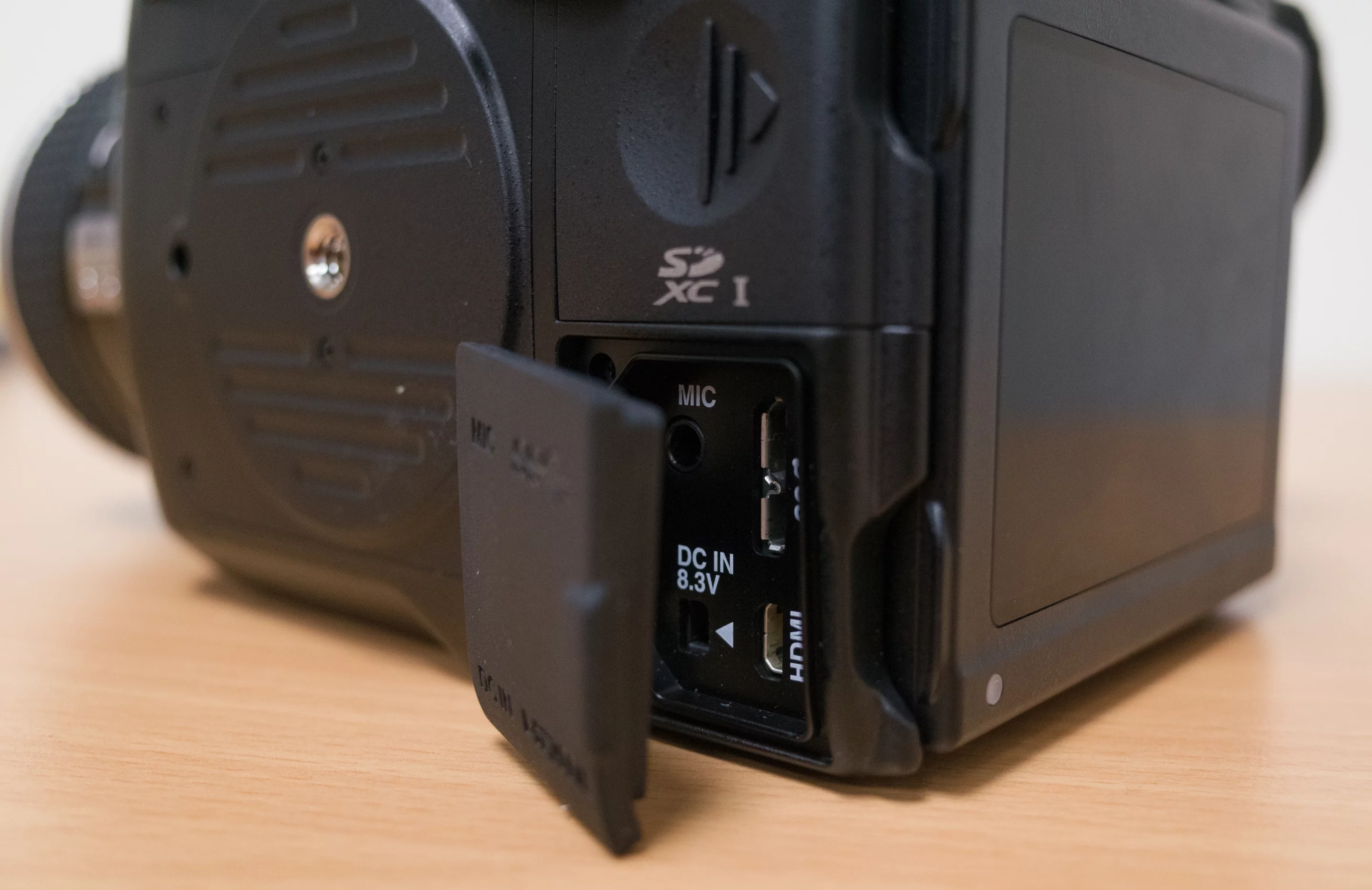 The Pentax 645Z has a microphone input