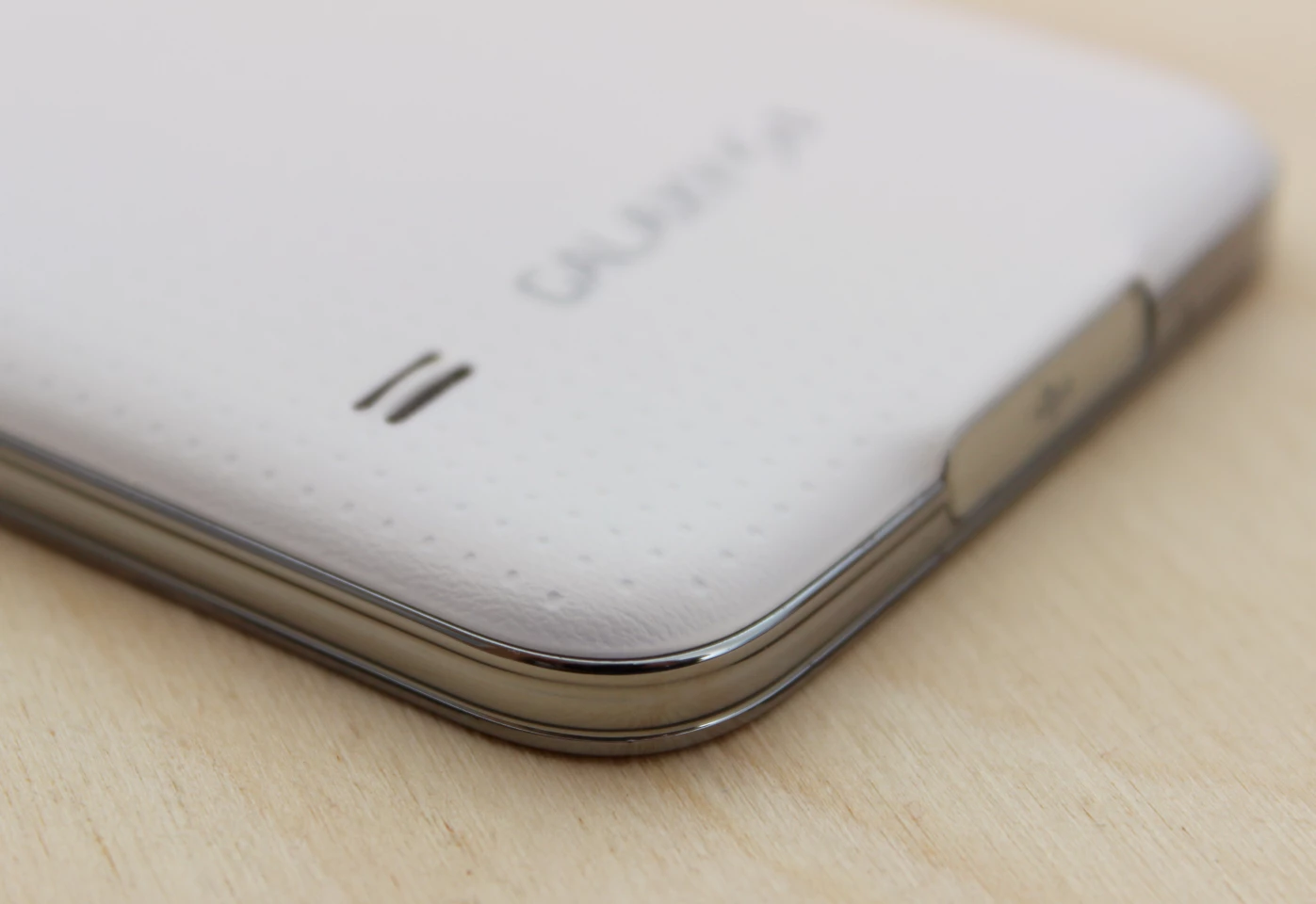 The Galaxy S5 has a plastic (faux metal) band running around its edge, with a dimpled softish plastic back (Photo: Will Shanklin/Gizmag.com)