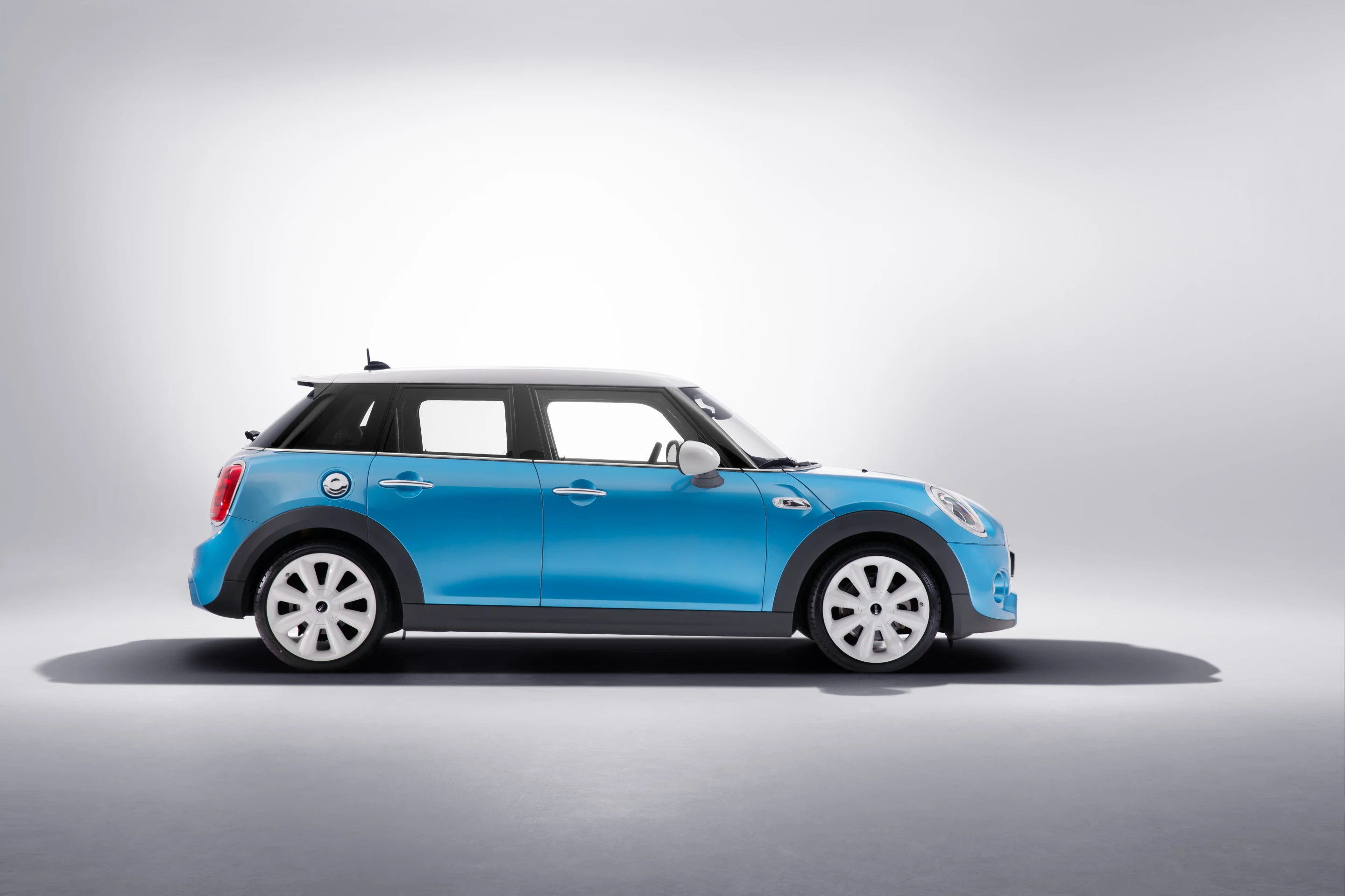 The Mini 5-Door has a standard 6-speed manual gearbox