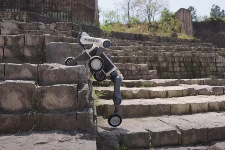 From scaling ruins to padding over hot desert sand to speeding through danger zones, the Lynx M20 wheeled quadruped can do it all