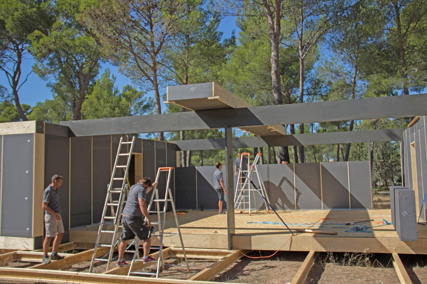 The construction process is likened to building with Lego (Photo: Elisabeth Montagnier)