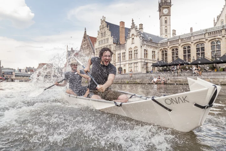 The patented Honeycomb Curv composite material used for the Onak 2.0 is reported to have a higher strength-to-weight-ratio than aluminum