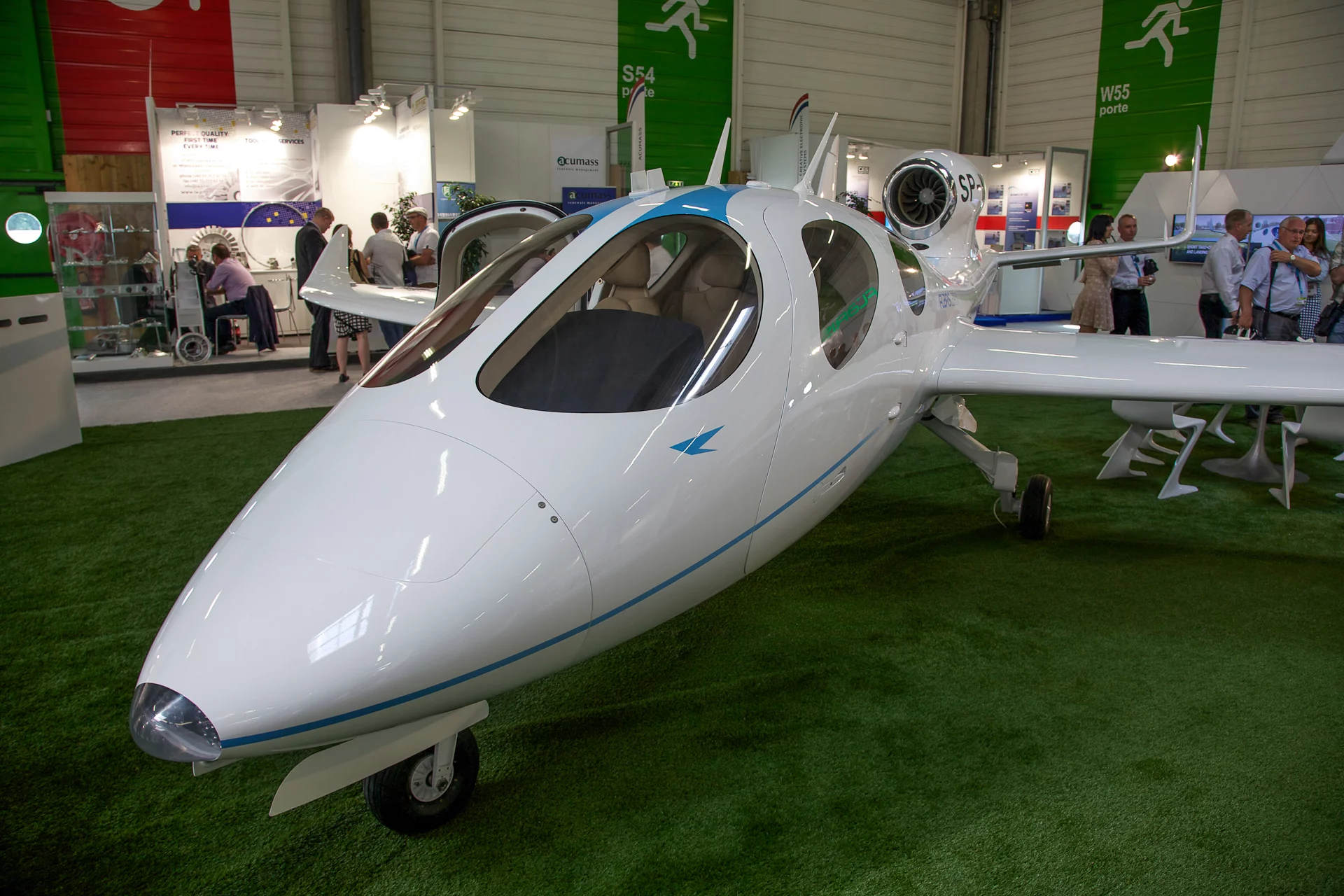 Flaris Lar01 private jet (Photo: Noel McKeegan/Gizmag)