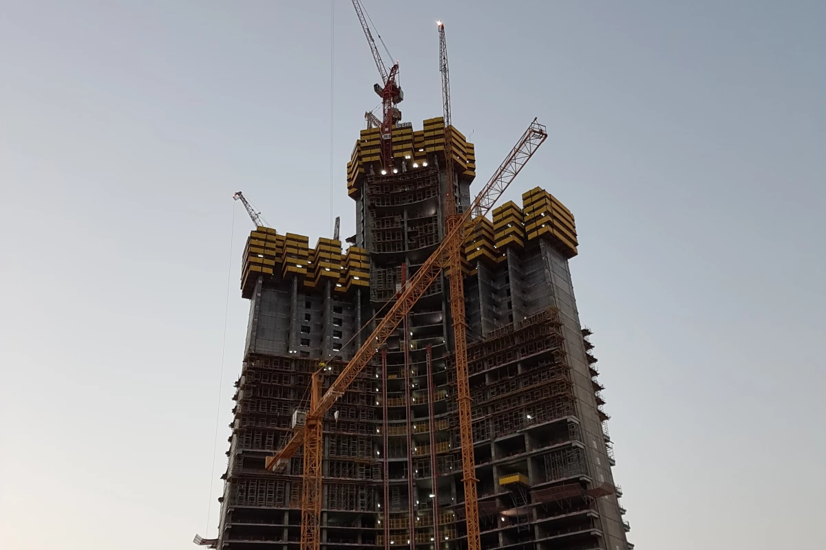 The Jeddah Tower, by AS+GG, has already reached a height of roughly 60 floors but work had been halted for several years