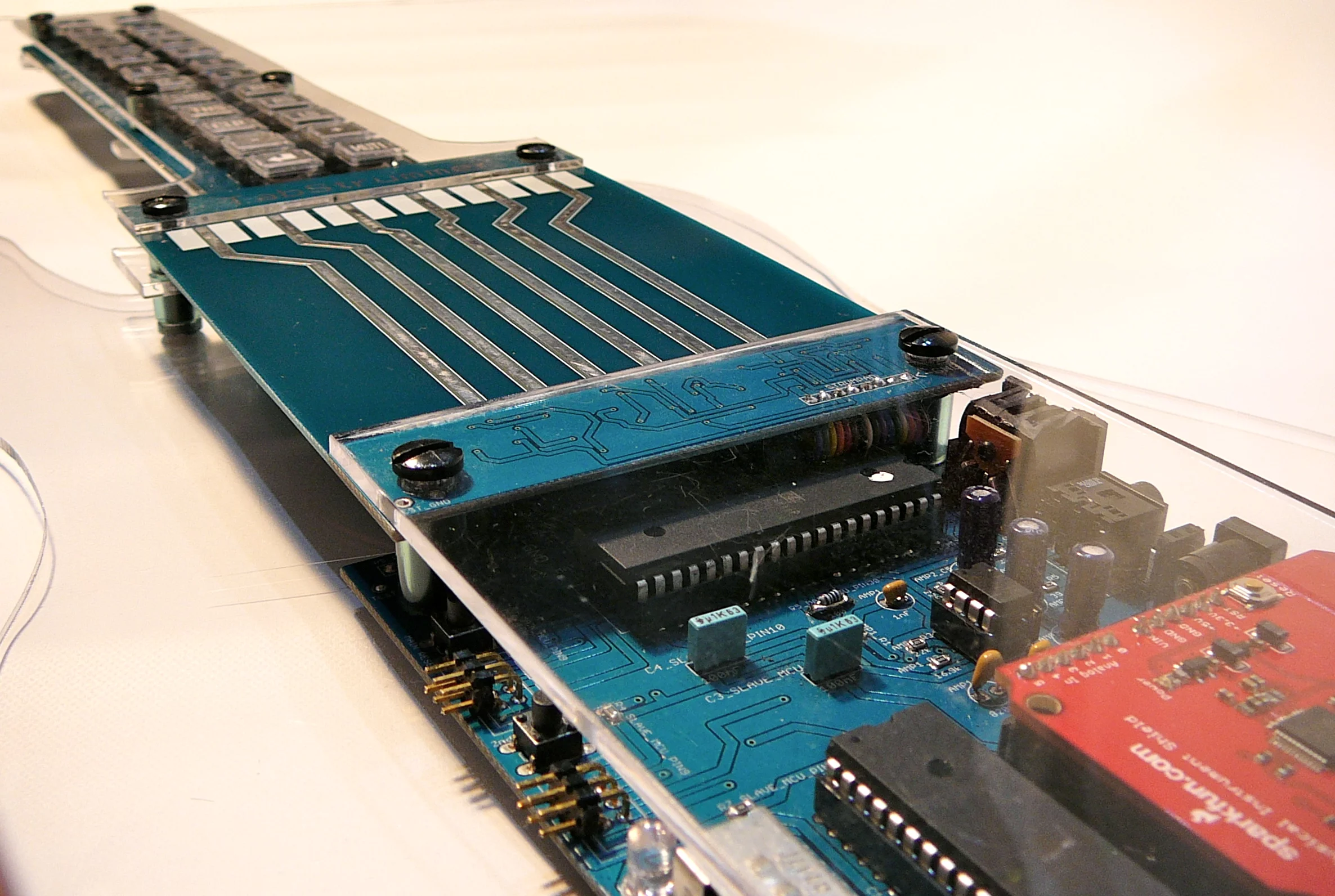 The Tabstrummer also features MIDI out and audio out ports