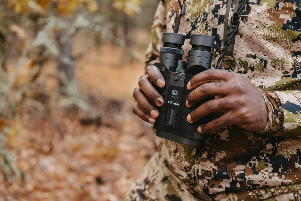 Fujifilm cures the shakes with image-stabilized compact binoculars