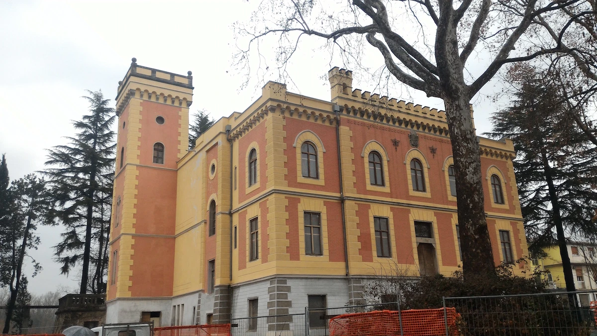 Castello Alimonda is a castle located along the river Isonzo, where there are remains of fortifications