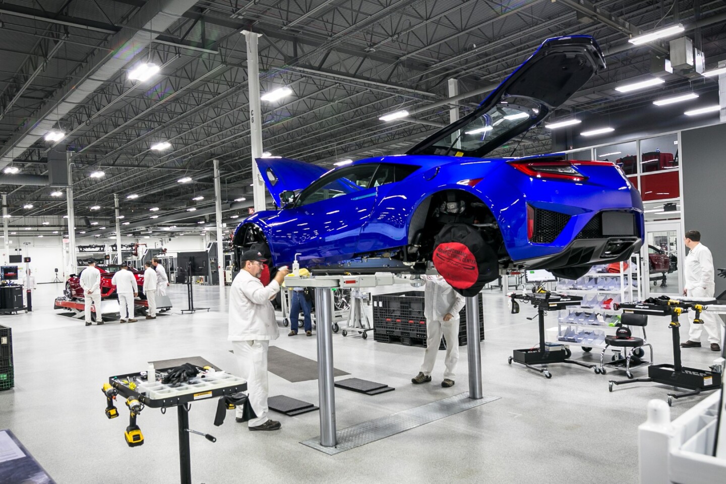 Acura NSX: Nouvelle Blue Pearl model receives rear bumpers, wheels and another quality control check