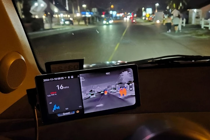 The NV300 picking people out on the sidewalk in thermal mode