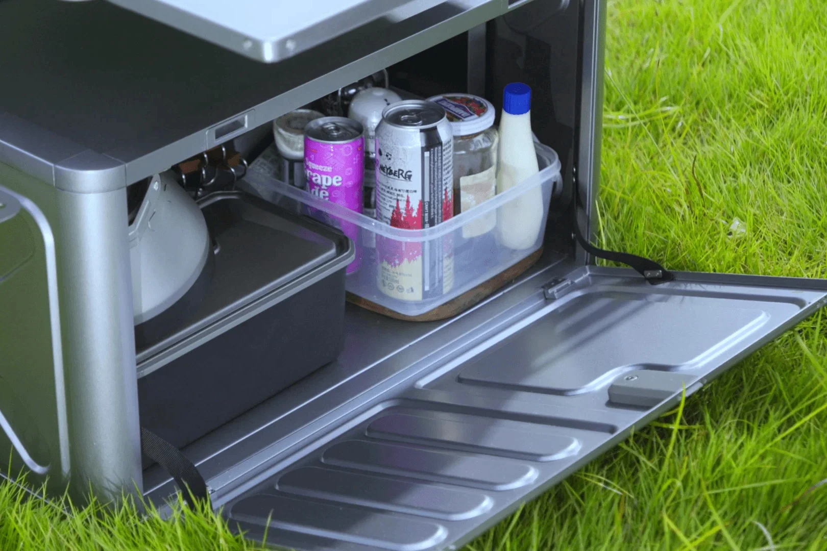 Hecheer features a 50-liter main storage compartment