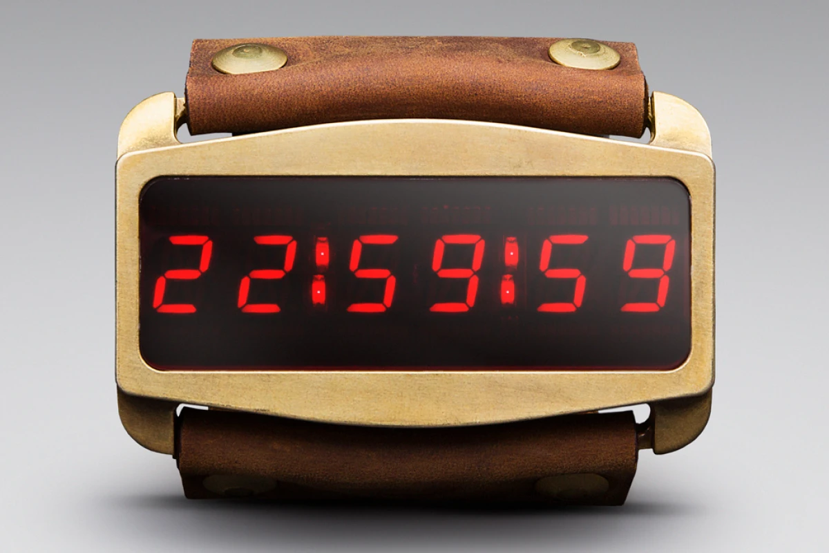 Lifeclock One Is based on the prop from Escape from New York