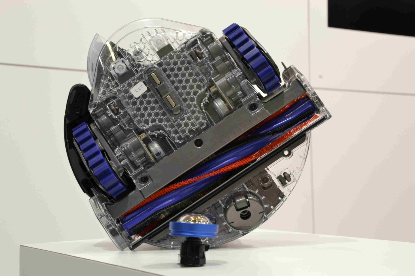 Dyson 360 Eye robotic vacuum cleaner "sees" its environment