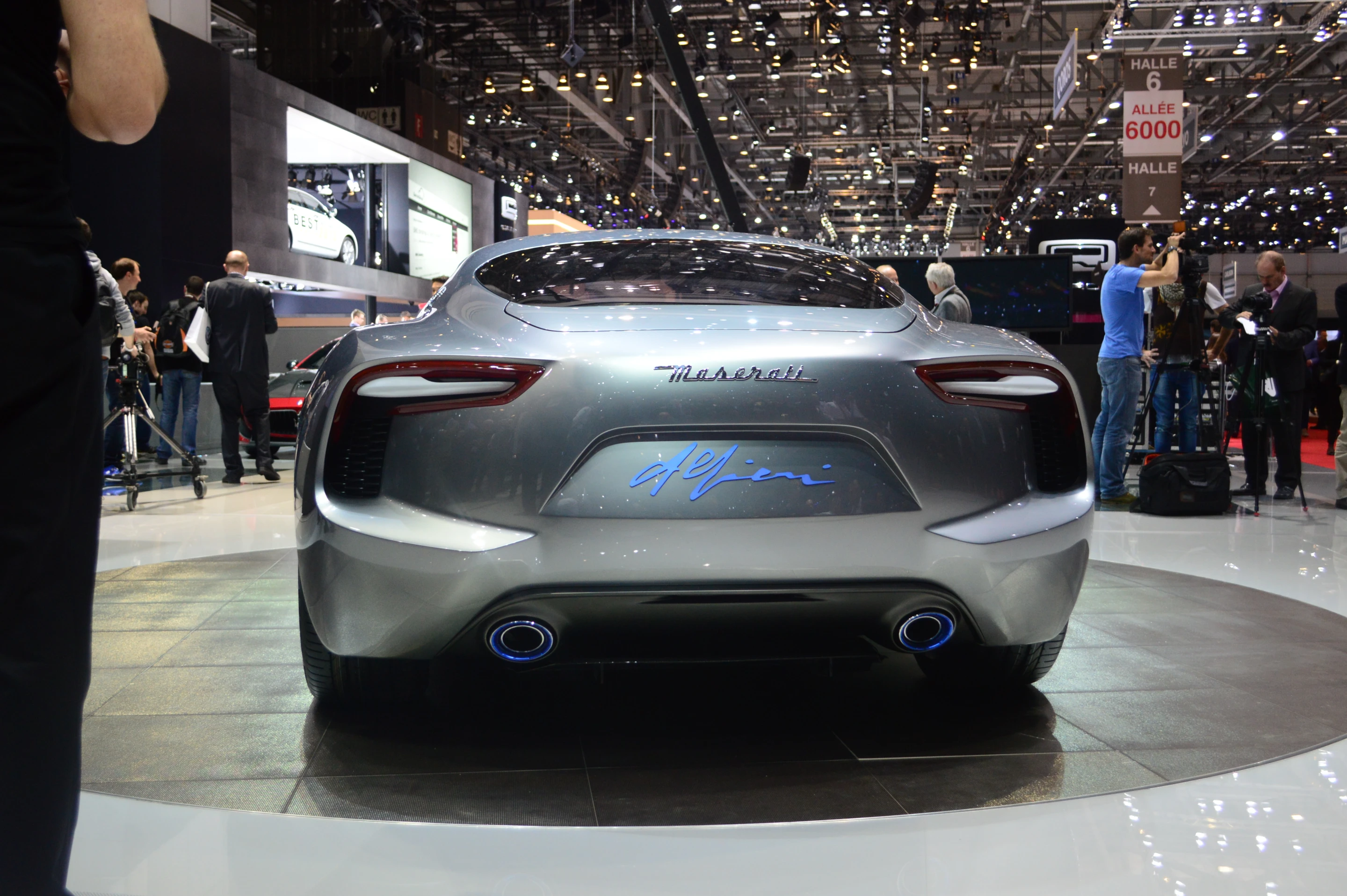 A 6-speed gearbox hooked up to the rear differential via a torque tube is another element borrowed from the GT (Photo: CC Weiss/Gizmag)