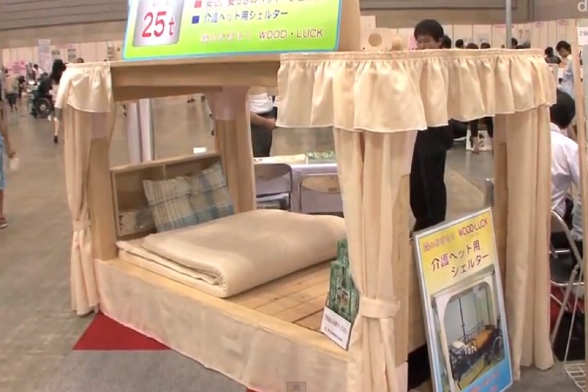 Earthquakeresistant bed can withstand 65 tons of falling debris