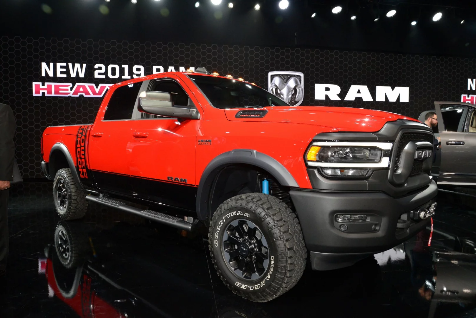 After unveiling the new 2019 Ram 1500 half-ton truck at the Detroit show last year, Ram has returned with heavy duty versions of that truck – new Ram 2500 and 3500 models