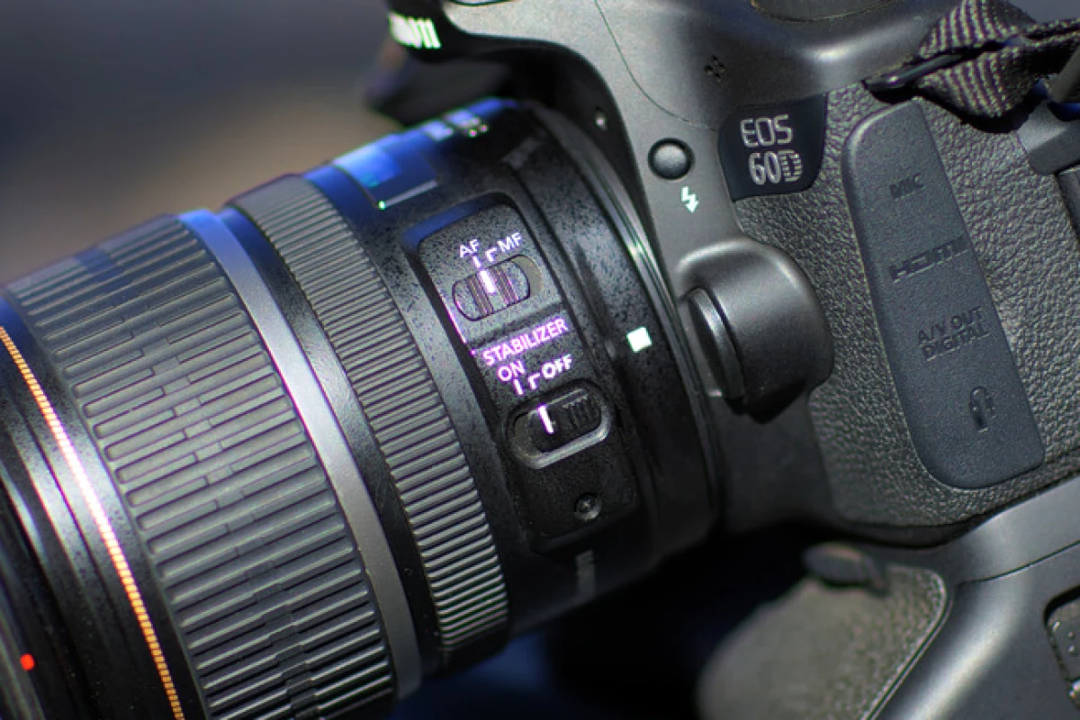 The Dust Donut is essentially a rubber gasket which attaches between a lens and camera