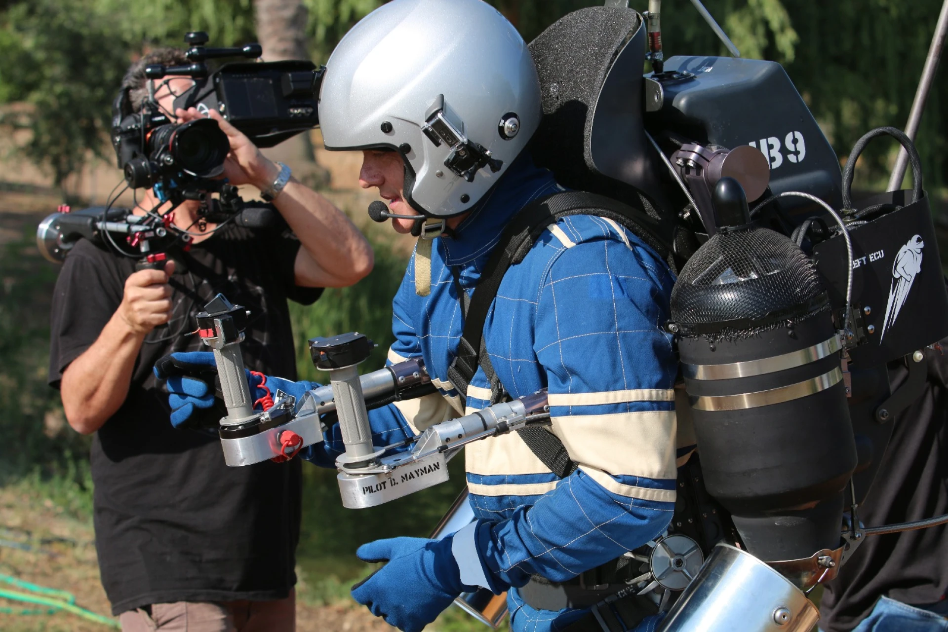 JB-9 jetpack makes spectacular debut flying around Statue of Liberty