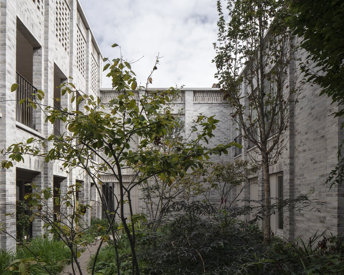 Lavender Hill Courtyard Housing was designed by Sergison Bates architects and is located in London