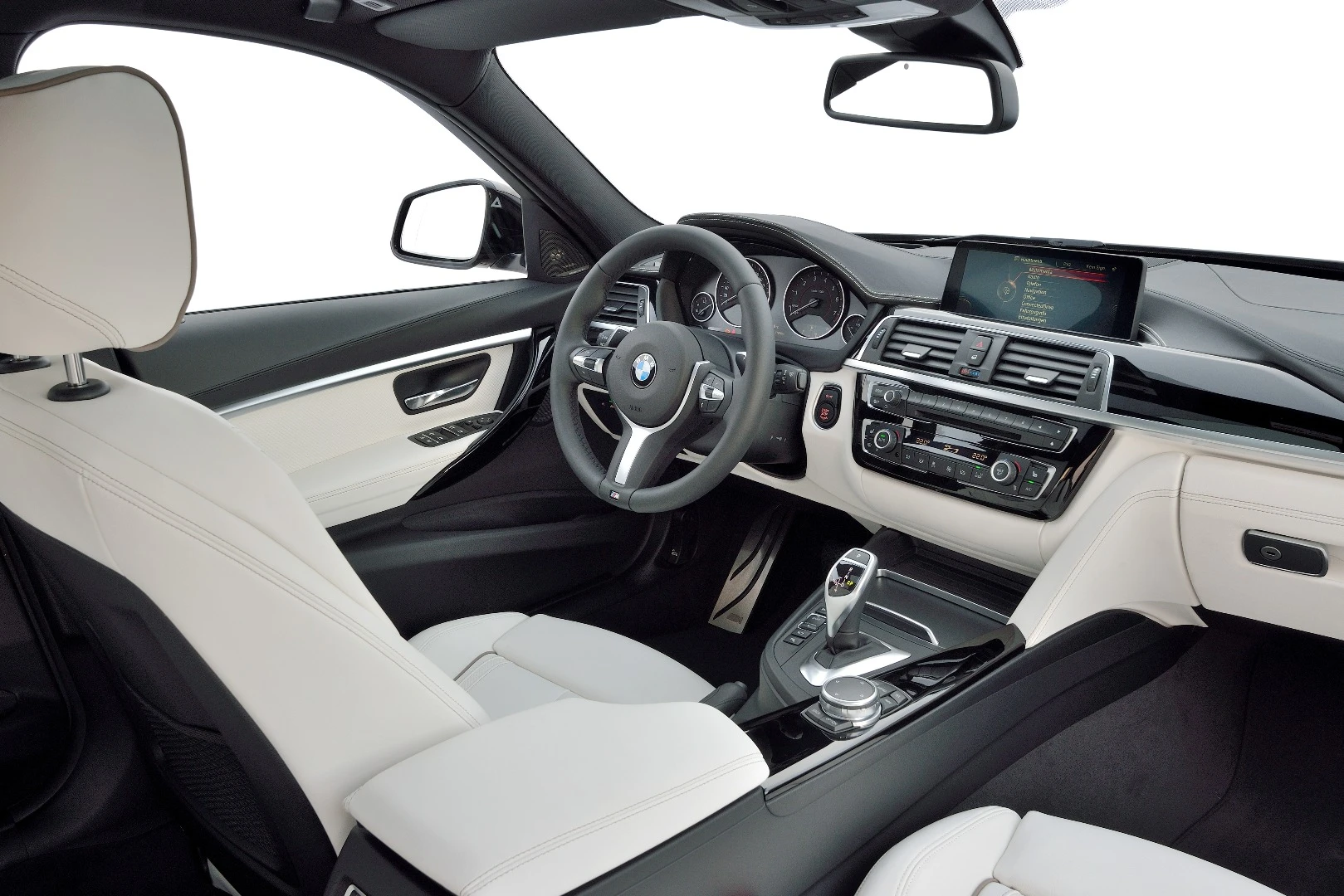 There are two transmission options on the updated 3 Series