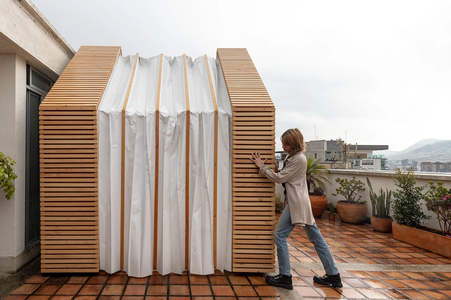 At its largest size, the Iwi measures 8.5 sq m (91 sq ft), while it's just 2.4 sq m (almost 26 sq ft) when compressed