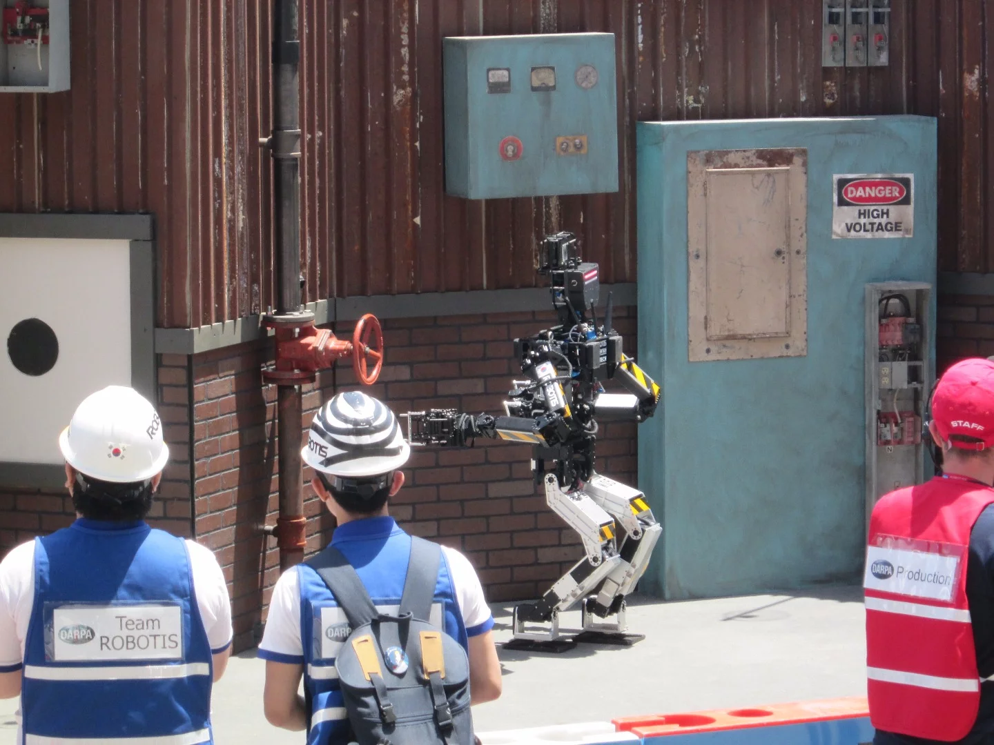 Robotis at the valve