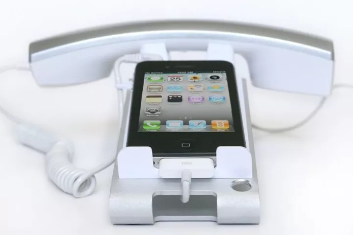 The iClooly Handset and Sync Stand lets you use your smartphone as if it were a desktop landline
