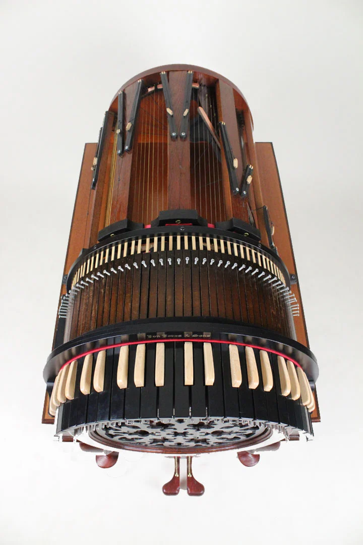 The 49-key radial keyboard of the Wheelharp spans five octaves