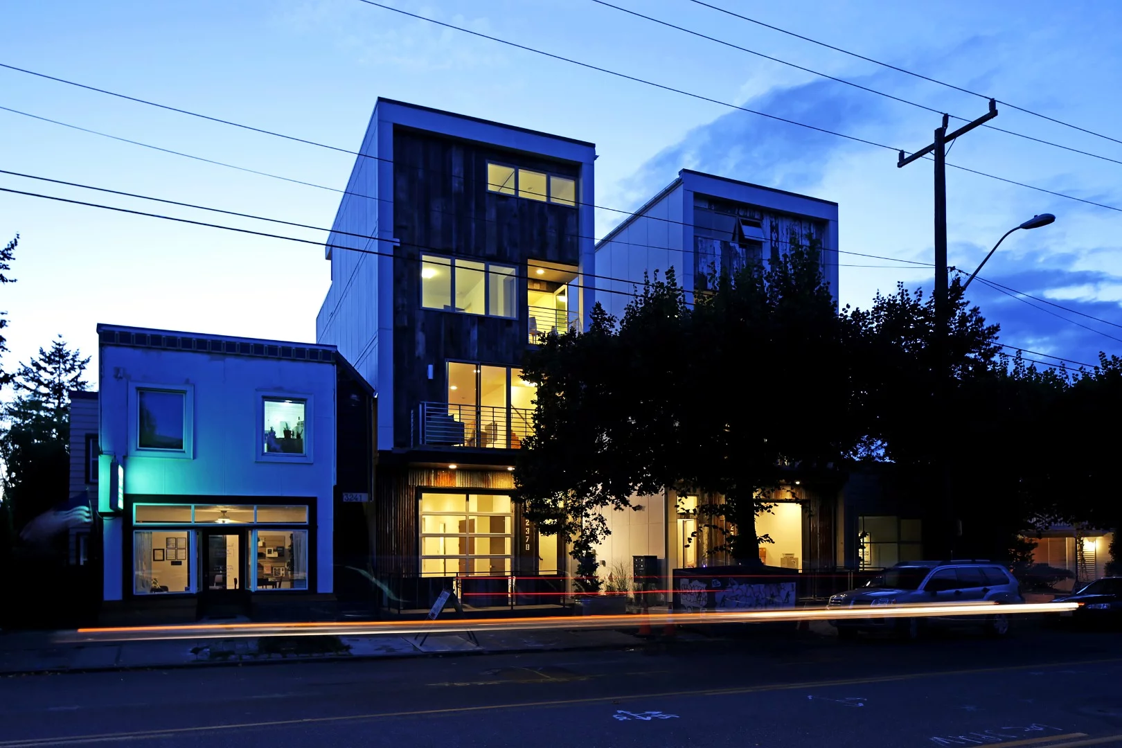 There are two Live/Work units in total, each covering an area of 2,700 sq ft (251 sq m)