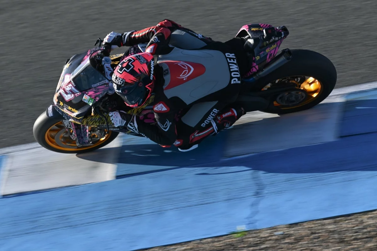 The suit is incredibly breathable because of a proprietary weaving technique which helps the rider experience less perspiration and fluid loss