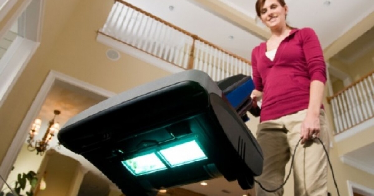 Germkilling vacuum uses UV light
