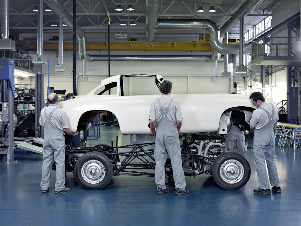 The 300 SL undergoing restoration (Photo: Mercedes-Benz)