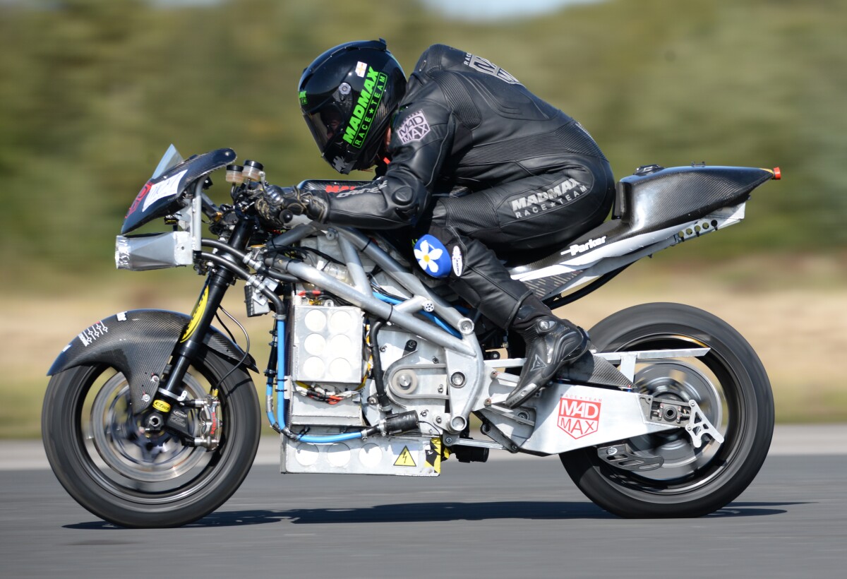 The bike is a weapon, finishing second in the Isle of Man TT Zero race in 2018 – with fairings on