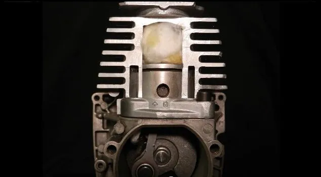A cut-away view of the prototype HydroICE engine, with cotton batten indicating how steam would be used to drive the piston down
