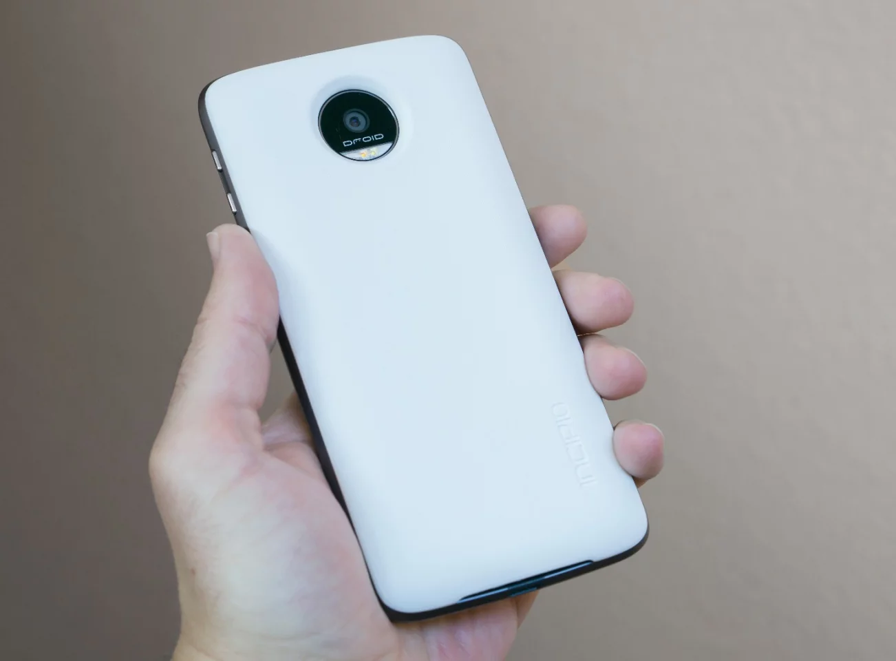 With power pack attached, either phone becomes a battery beast, without the bulk of a clunky battery case