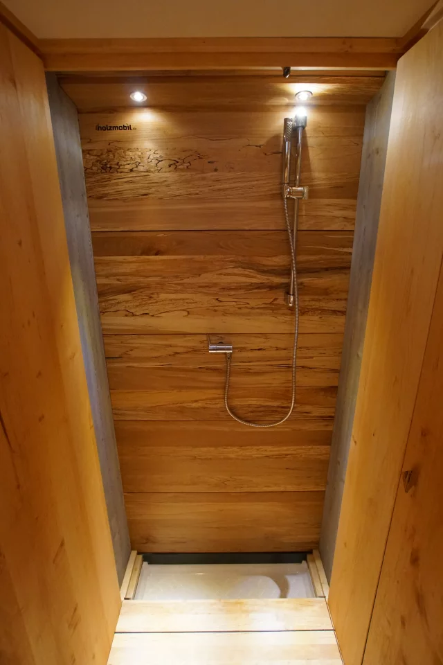 The Holzmobil has a bath layout with two cross-aisle compartments that join together