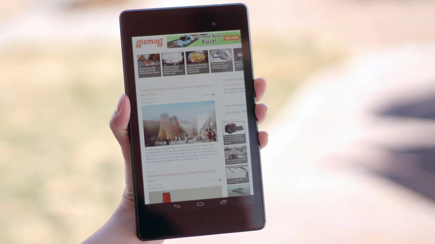 The Nexus 7 can be easily gripped on the back with one hand