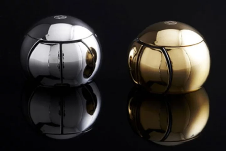 The Sphere 2 is a high-end computer mouse made of surgical grade stainless steel with either a titanium, gold, or platinum finish