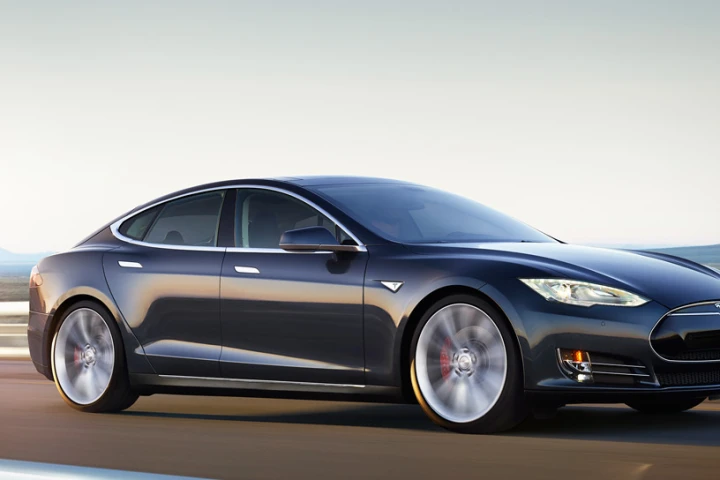 The new Tesla Model S P85D will run an AWD setup and put out a whopping 691 hp (515 kW) and 687 lb. ft. (931 Nm) of torque