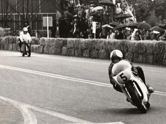 When they were warriors - Jarno Saarinen on the Benelli and the great Giacomo Agostini on the MV Agusta